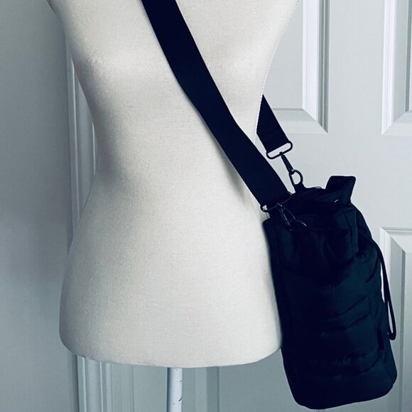 JASON WU BLACK NYLON BUCKET BAG - CROSSBODY OR HANDLE- NEW WITH TAGS - Picture 3 of 8